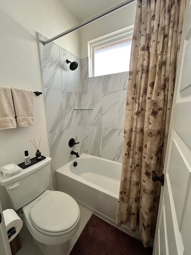 Building Photo - 2113 Western Vw Dr