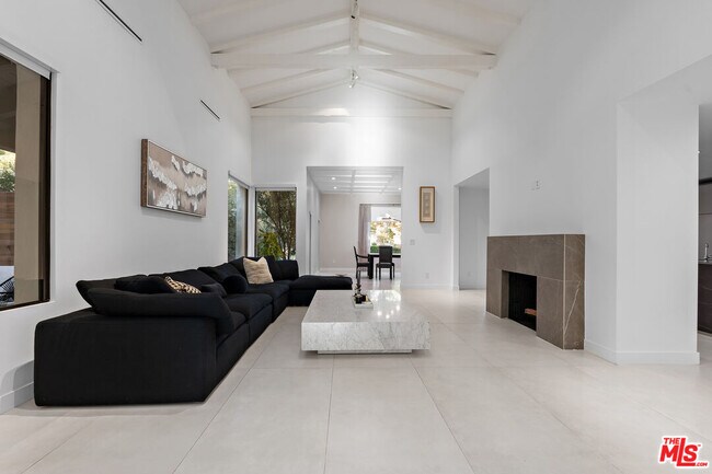 Building Photo - 201 S Bedford Dr