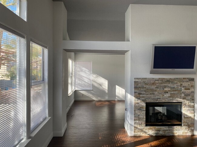 Building Photo - Stunning & REMODELED! 2-Story, 3Bedroom an...