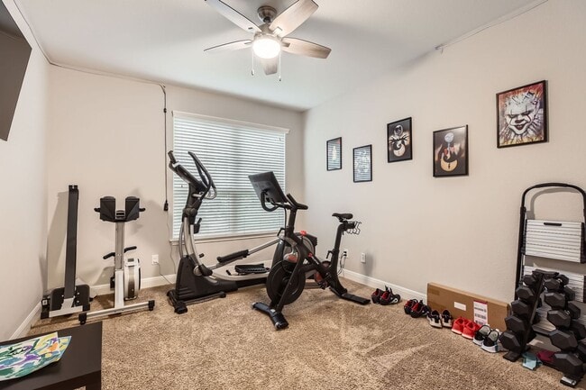 Building Photo - 5 Bedrooms and 3+ Living Spaces!