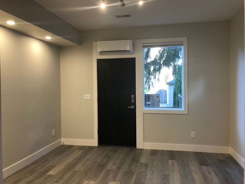 Building Photo - 10406 SW 46th Pl