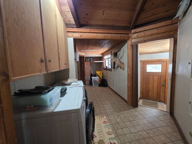 Building Photo - 7068 Sandy Creek Rd