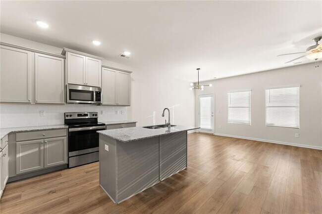 Building Photo - 76 Regent Pk