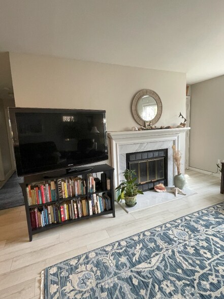 Building Photo - 2224 Springwood Dr