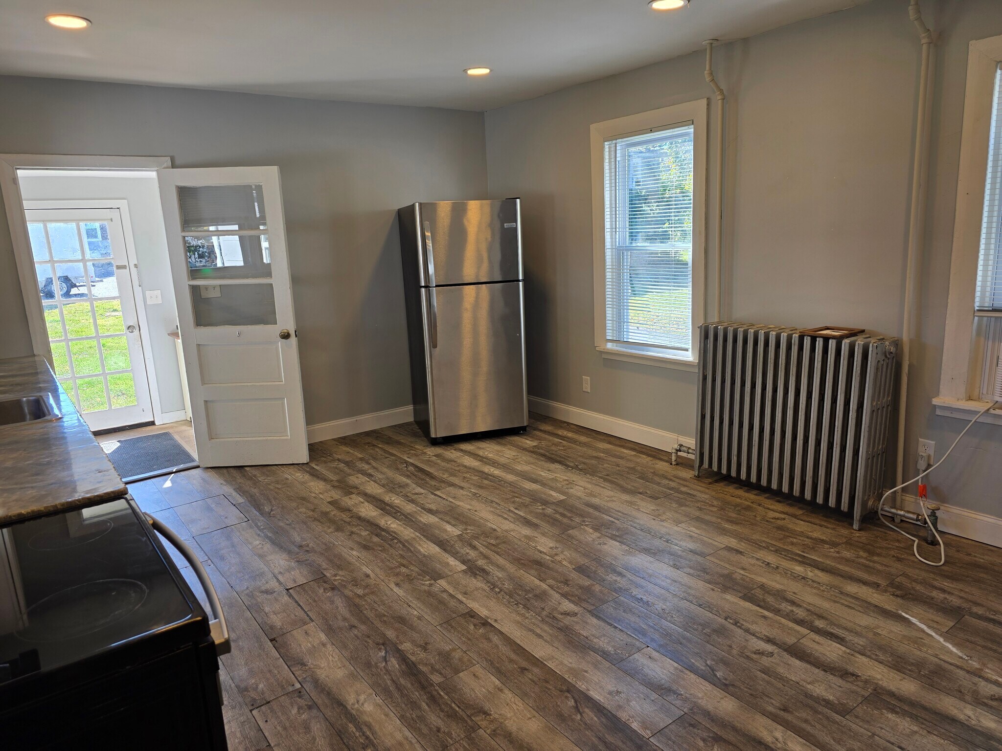 Building Photo - 2215 N Main St