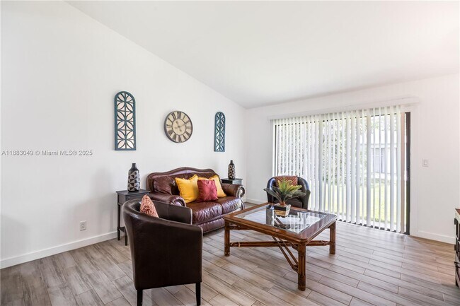 Building Photo - 1194 Hyacinth Pl