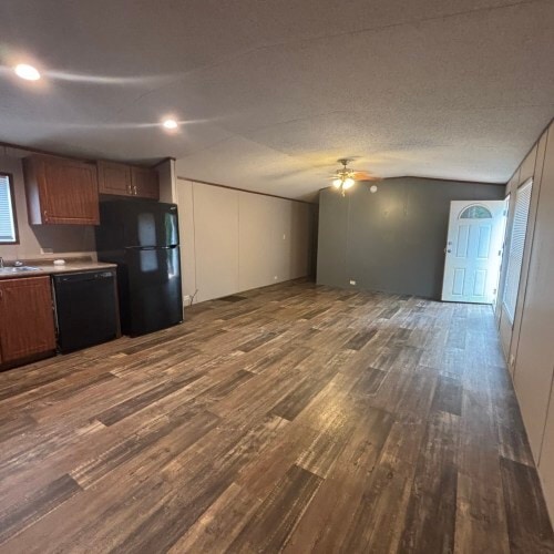 Building Photo - 200 Falcon Dr