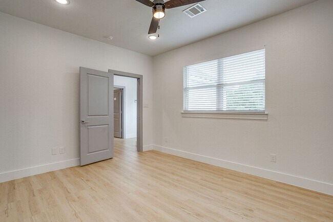 Building Photo - 3817 Winfield Ave