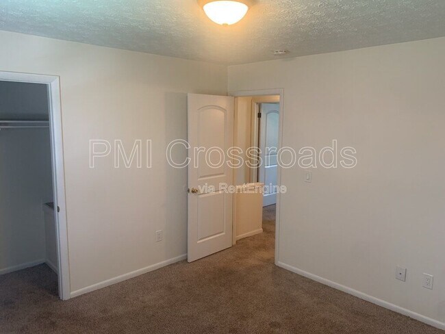 Building Photo - 3088 Howey Rd