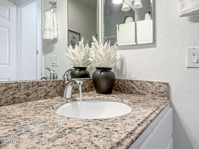 Building Photo - 5420 Sylmar Ave