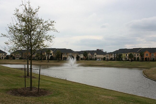 Building Photo - 2046 Palm Forest Ln