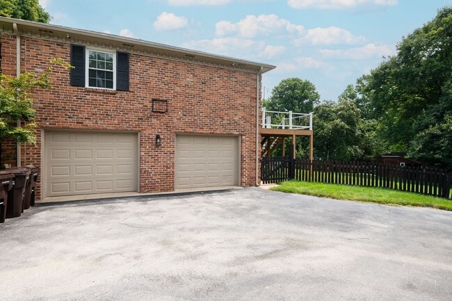 Building Photo - 11744 N Williamsburg Dr