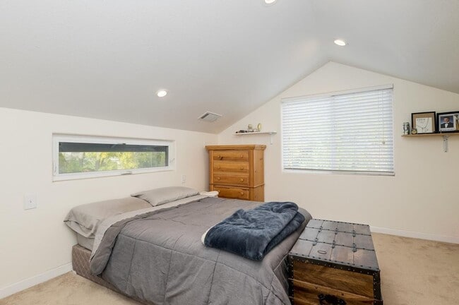 Building Photo - BRIGHT, OPEN LAYOUT SUNNYVALE HOME