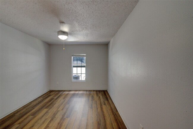 Building Photo - 800 Heights Blvd