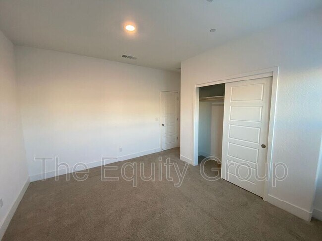 Building Photo - 113 E Tyler Ave
