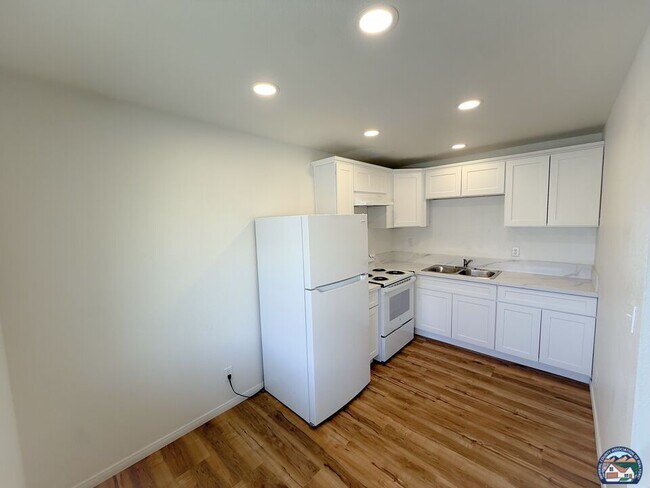 Building Photo - 912 Fourth St