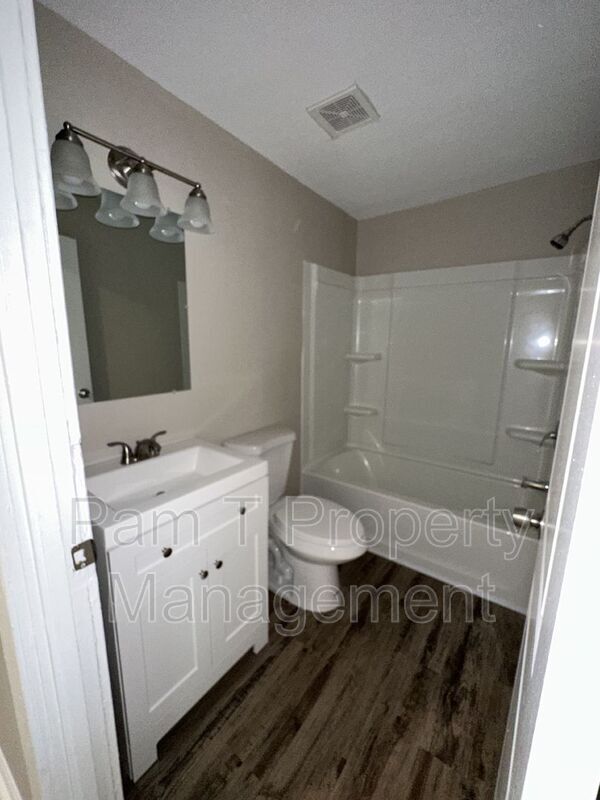 Building Photo - 1408 E 38th St