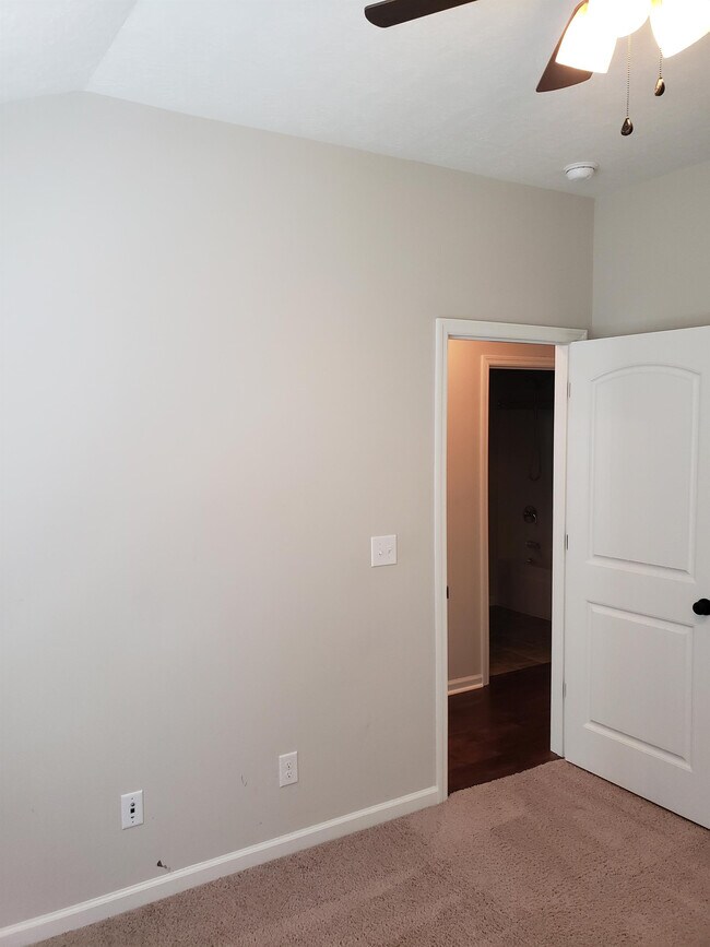 Building Photo - 3237 Alexandria Dr