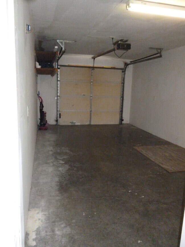 Building Photo - 2069