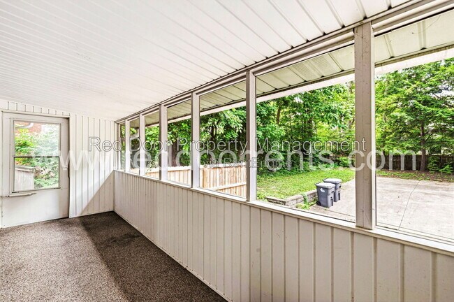 Building Photo - 129 E 49th St