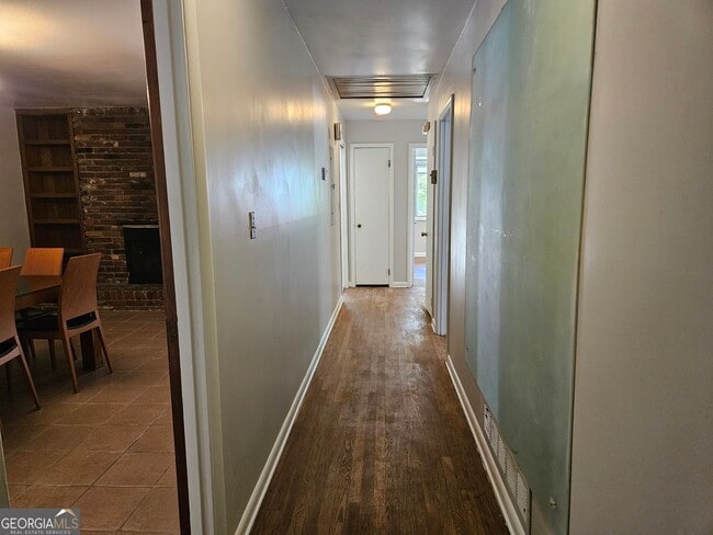 Building Photo - 3543 Cloudland Dr