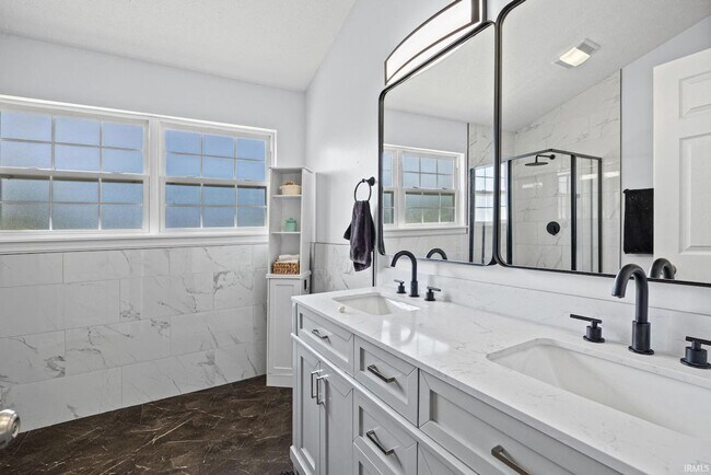 Building Photo - Beautiful South Lafayette Home Near Sterling Heights Park