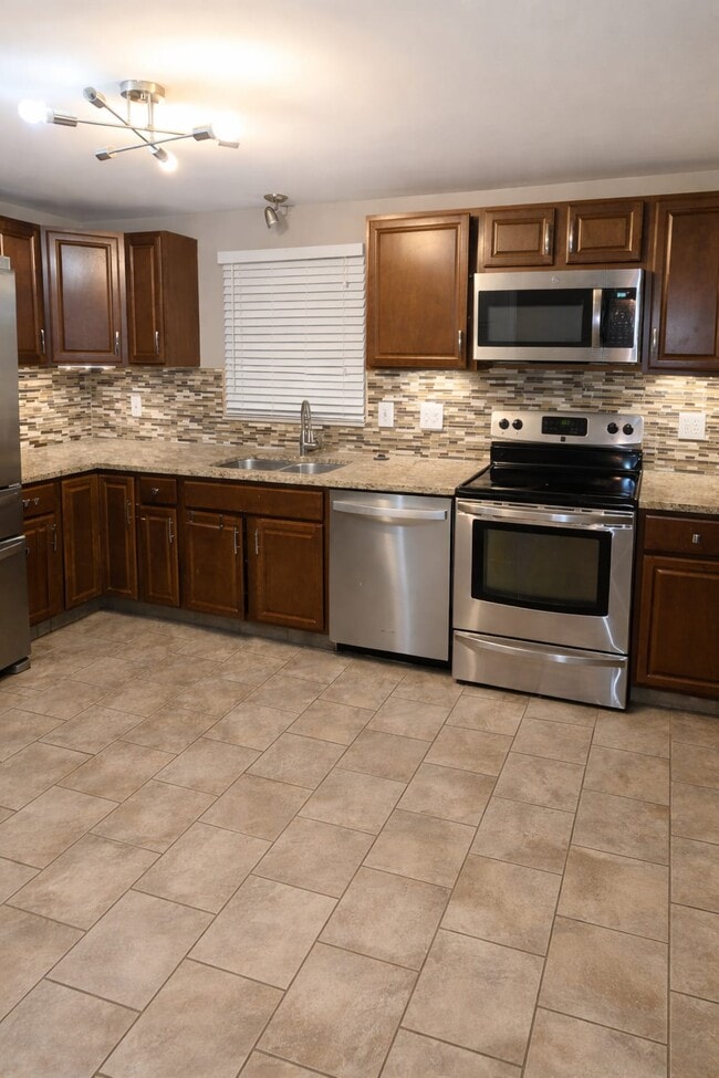 Building Photo - 1260 Komura Ct