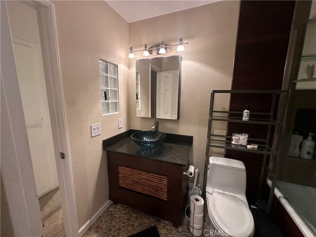 Building Photo - 2217 Vanderbilt Ln