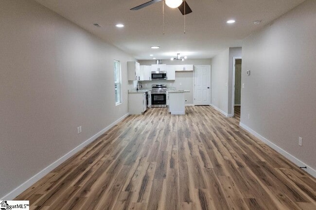 Building Photo - 405 E Hampton Ave