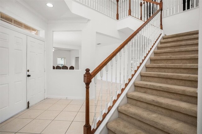 Building Photo - 9727 Mountain Lake Dr