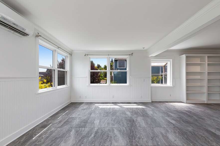 Building Photo - 1228 23rd Ave E