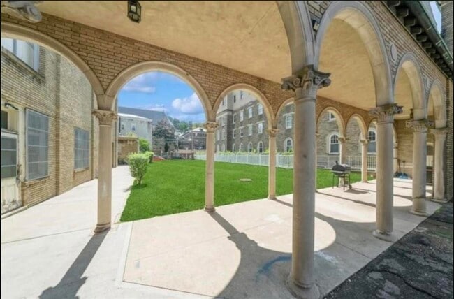 Building Photo - 126 Delaware Ave