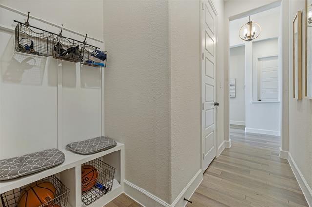 Building Photo - 2450 Kates Pl