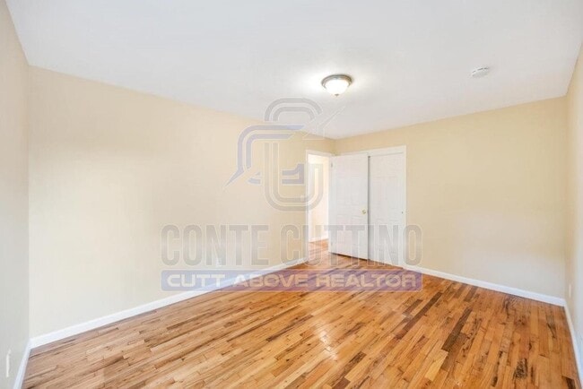 Building Photo - 9 Juniper Pl