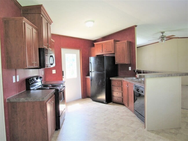 Building Photo - 3 BD 2 BA Country Living