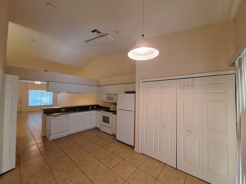 Building Photo - 25727 Lake Amelia Way