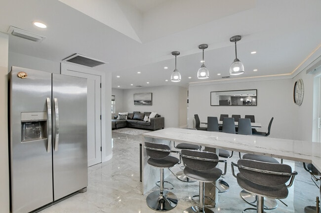 Building Photo - 414 Lindell Blvd