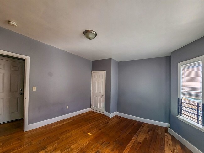 Building Photo - 12 Fox St