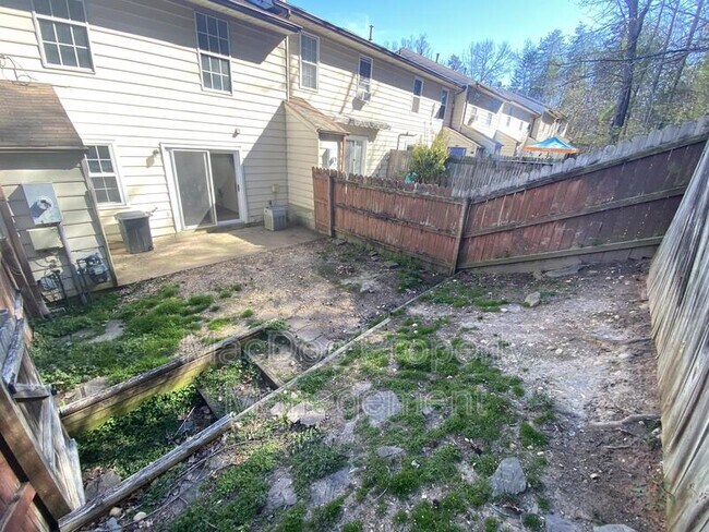 Building Photo - 108 Kings Mill Dr