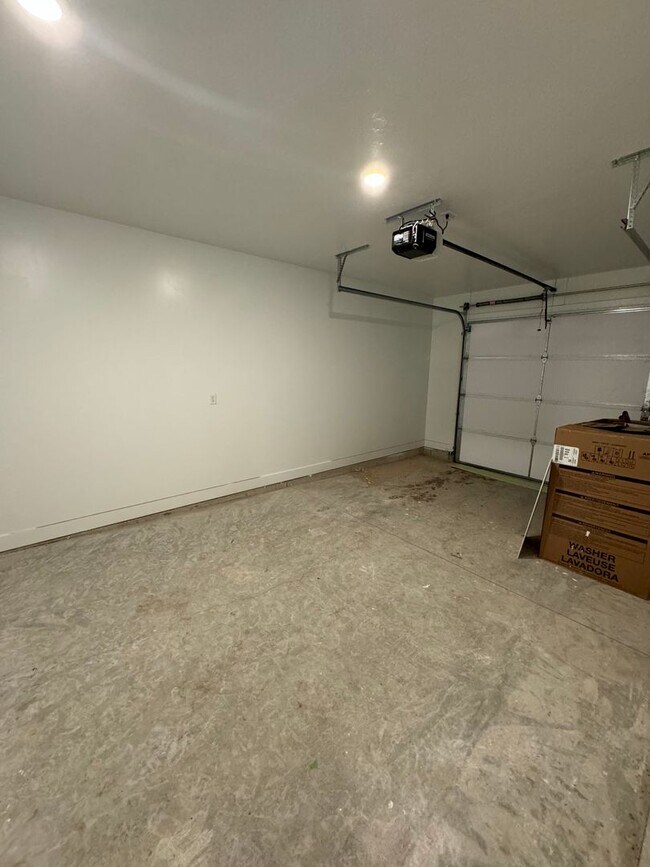 Building Photo - Modern 2-Story Town Home for Rent in Sugar...