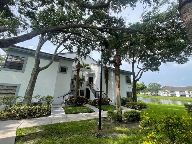 Building Photo - 5415 Verona Dr