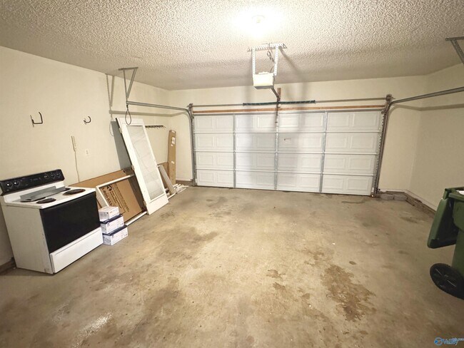 Building Photo - 183 Hollington Dr NE