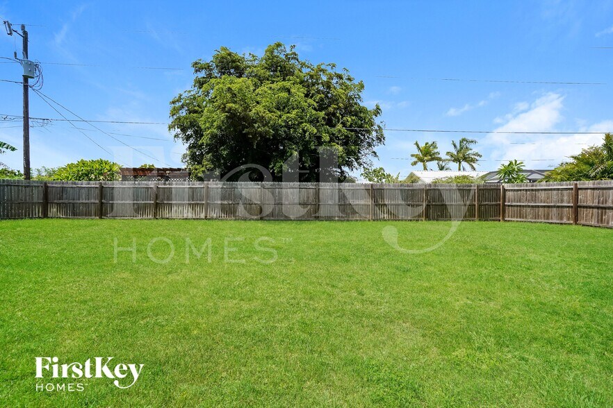 Building Photo - 1125 SE 33rd Terrace