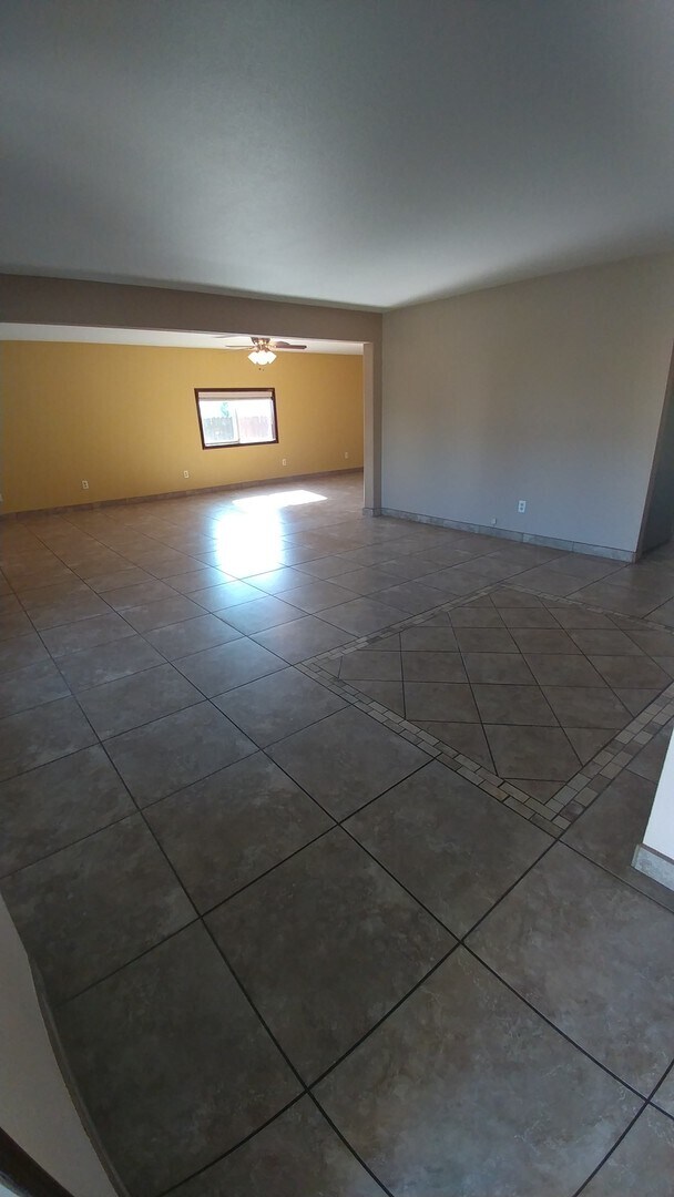 Building Photo - 4-Bed, 2-Bath Home Off Road 100 with Easy ...