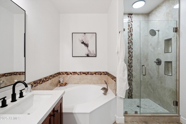Building Photo - 5450 E Deer Valley Dr