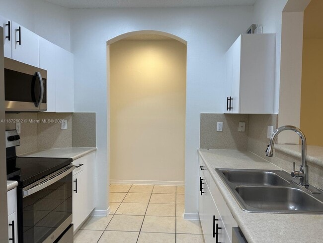 Building Photo - 955 NE 42nd Terrace