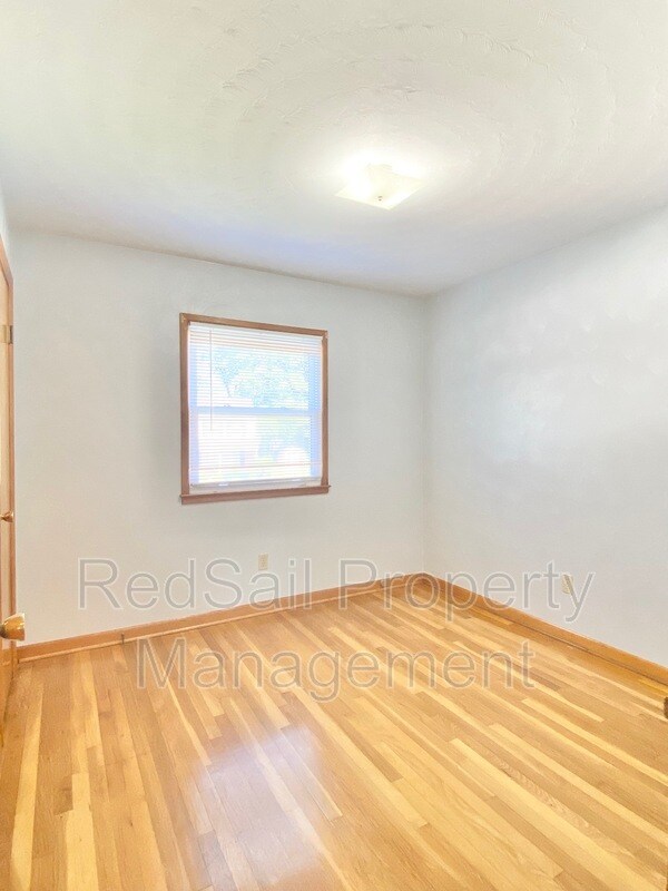 Building Photo - 137 Tanglewood Dr