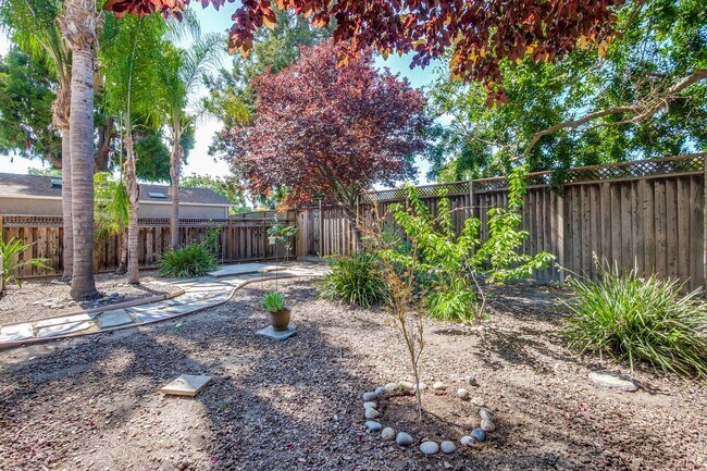 Building Photo - Gorgeous Willow Glen Two Story Home Availa...