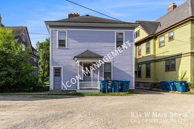 Building Photo - 834 W Main St