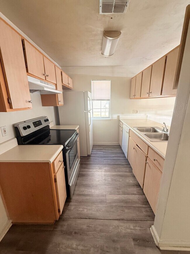 Building Photo - 2285 Hartsfield Rd